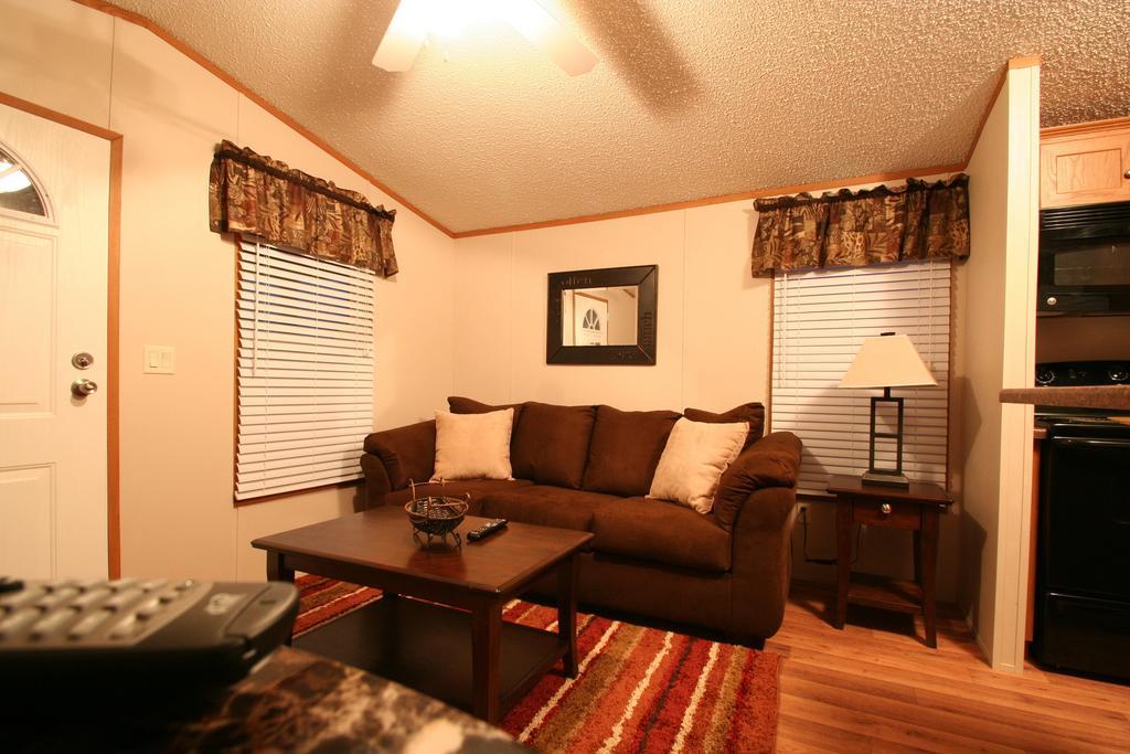 Eagle Ford Village Suites Dilley Chambre photo